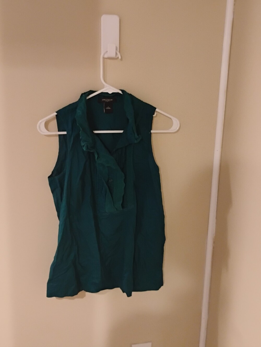 Ann Taylor Cotton Sleeveless Buttoned Ruffle Eyelet Green Top Sz 4
